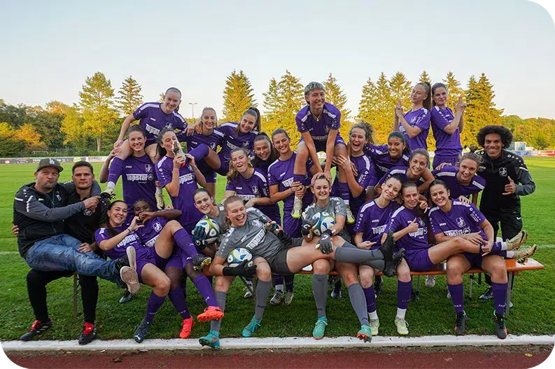 MXP GmbH Sportsponsoring: Frauen-Team des TSV Schwaben Augsburg im Gruppenbild